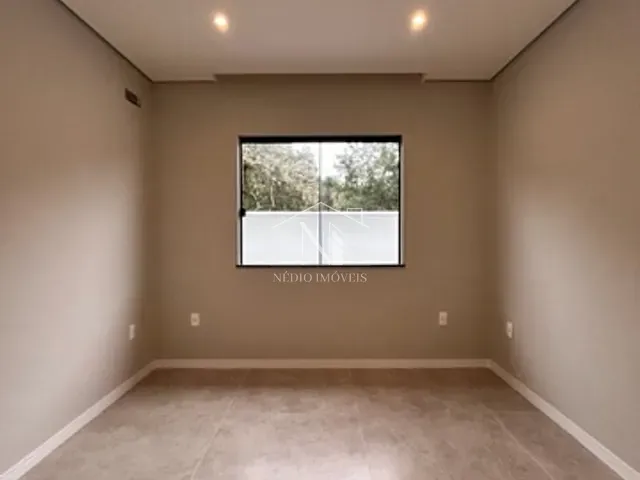 Casa com 380m² 3 quartos e 2 banheiros, à venda, no bairro Ubatiba em Maricá