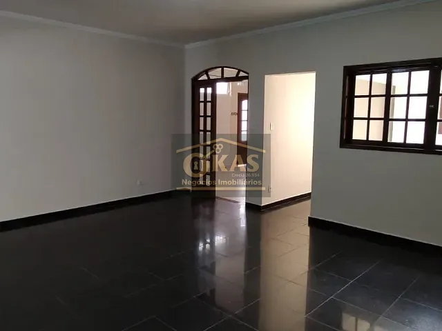 Casa com 500m² 5 quartos e 3 banheiros, à venda, no bairro Parque Suzano em Suzano