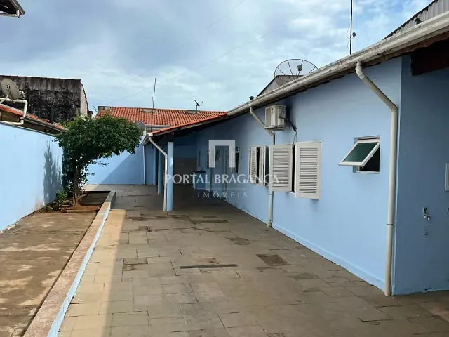 Casa com 257m² 3 quartos e 2 banheiros, à venda, no bairro Jardim Novo Mundo em Bragança Paulista