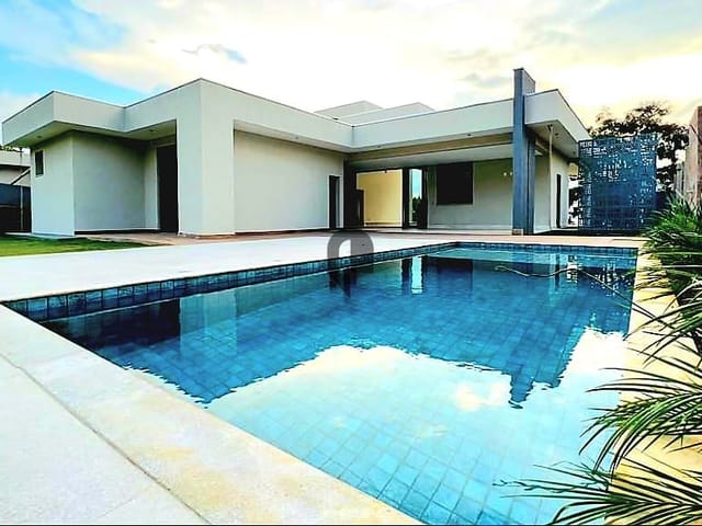 Casa com 320m² 4 quartos e 3 banheiros, à venda, no bairro Joá em Não informado