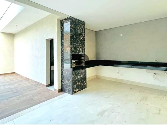 Casa com 320m² 4 quartos e 3 banheiros, à venda, no bairro Joá em Não informado