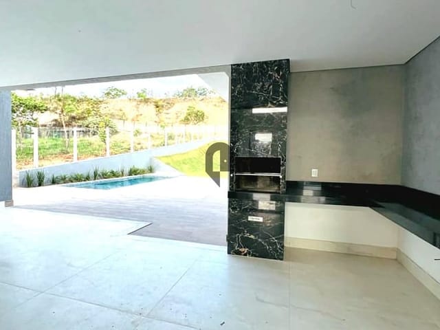 Casa com 320m² 4 quartos e 3 banheiros, à venda, no bairro Joá em Não informado