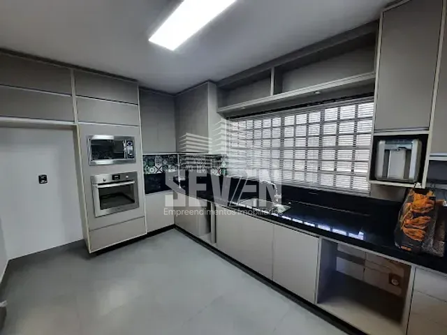 Casa com 200m² 2 quartos e 4 banheiros, à venda, no bairro Núcleo Residencial Presidente Geisel em Bauru