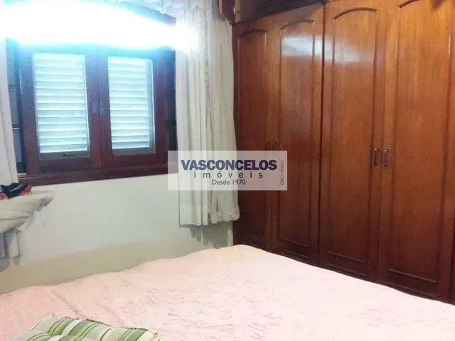 Casa com 700m² 3 quartos e 4 banheiros, à venda, no bairro Jardim das Colinas em São José dos Campos