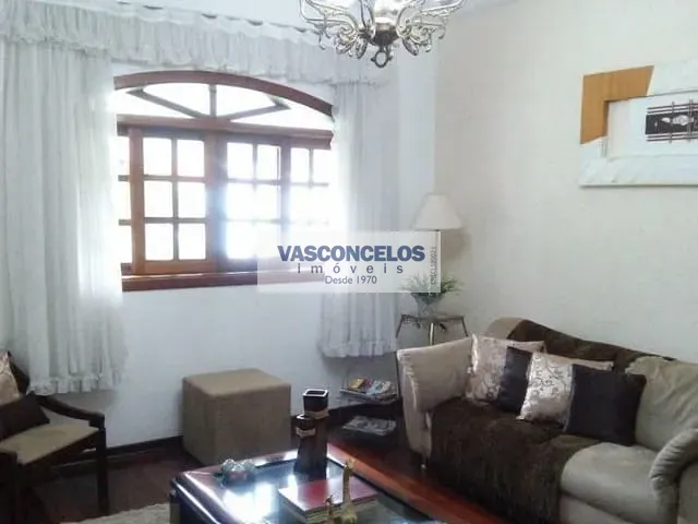Casa com 700m² 3 quartos e 4 banheiros, à venda, no bairro Jardim das Colinas em São José dos Campos