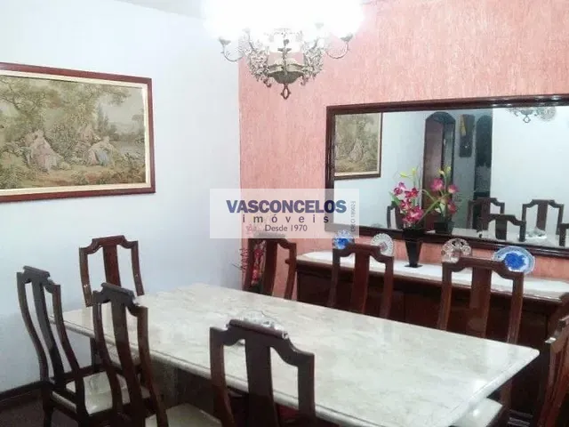 Casa com 700m² 3 quartos e 4 banheiros, à venda, no bairro Jardim das Colinas em São José dos Campos