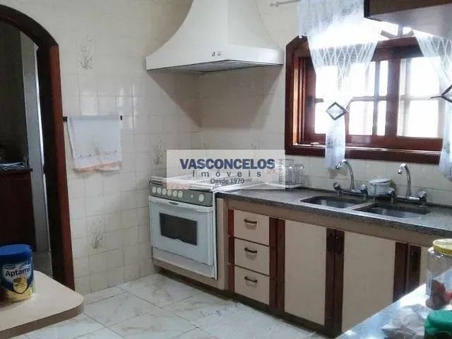 Casa com 700m² 3 quartos e 4 banheiros, à venda, no bairro Jardim das Colinas em São José dos Campos