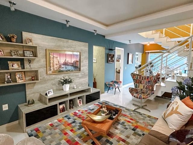 Casa com 300m² 3 quartos e 3 banheiros, à venda, no bairro Lagoa em Macaé