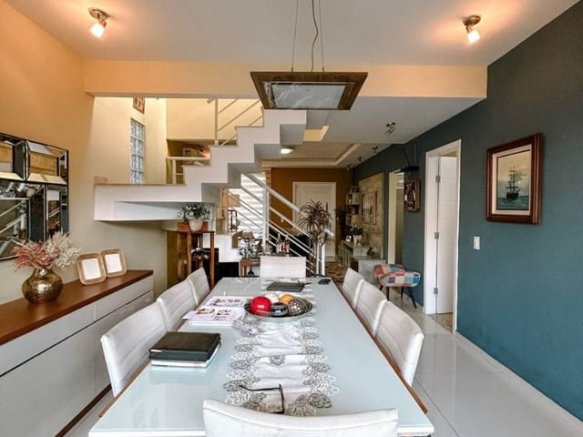Casa com 300m² 3 quartos e 3 banheiros, à venda, no bairro Lagoa em Macaé