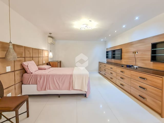 Casa com 1350m² 5 quartos e 9 banheiros, à venda, no bairro Barra da Tijuca em Rio de Janeiro