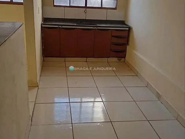 Casa 2 quartos e 1 banheiro, para alugar, no bairro Jardim Habitacional Divino Sebastião Moreira em Ipiguá