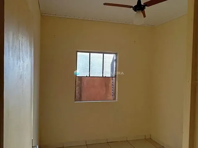 Casa 2 quartos e 1 banheiro, para alugar, no bairro Jardim Habitacional Divino Sebastião Moreira em Ipiguá
