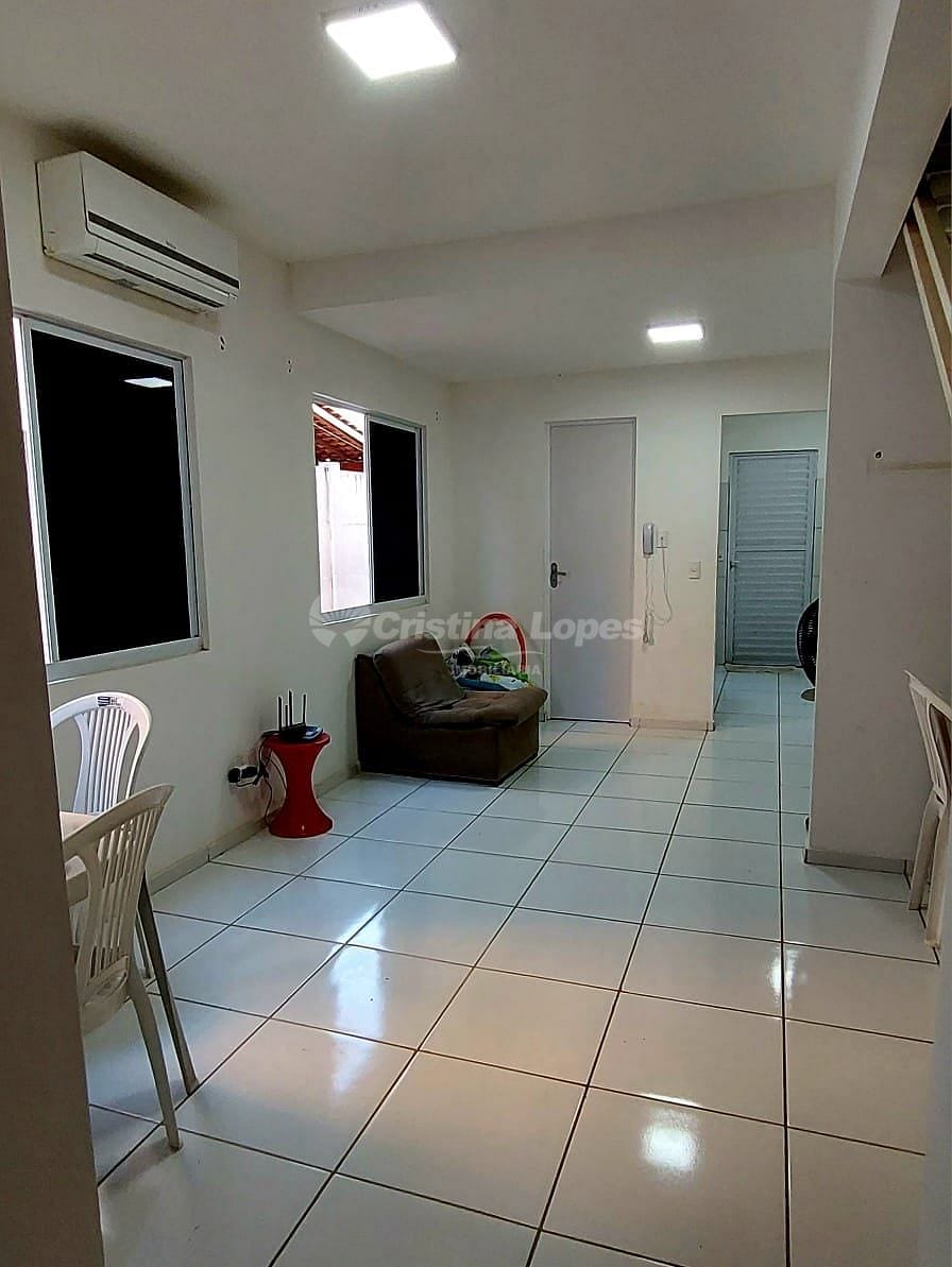 Casa à venda com 2 quartos, 61m² - Foto 1