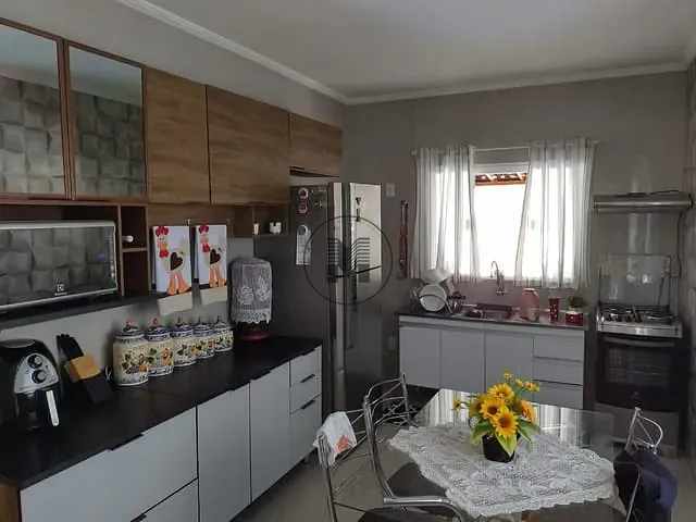 Casa com 286m² 2 quartos e 3 banheiros, à venda, no bairro Residencial Coopemi I em Guaratinguetá
