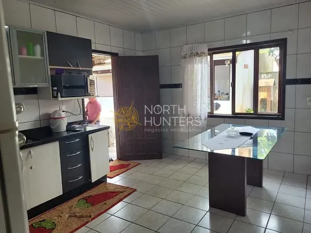 Casa com 360m² 3 quartos e 2 banheiros, à venda, no bairro Iririú em Joinville