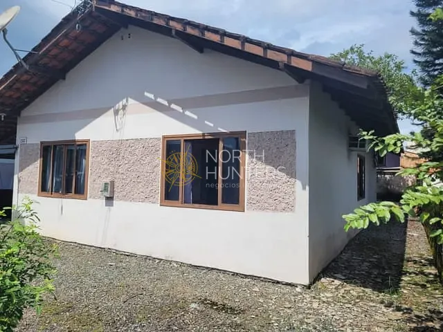 Casa com 360m² 3 quartos e 2 banheiros, à venda, no bairro Iririú em Joinville