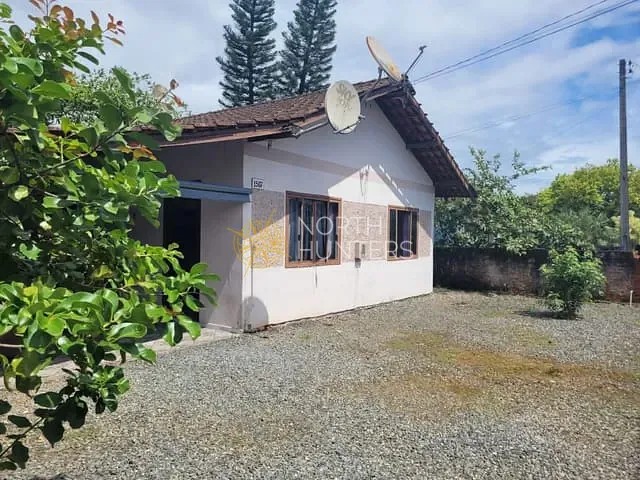 Casa com 360m² 3 quartos e 2 banheiros, à venda, no bairro Iririú em Joinville