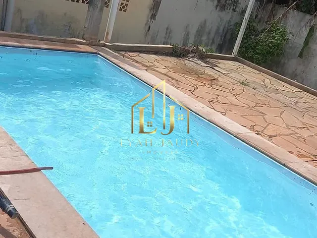 Casa com 300m² 3 quartos e 2 banheiros, à venda, no bairro Jardim Gramado em Cuiabá