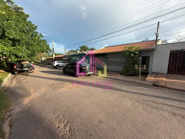 Casa com 300m² 3 quartos e 2 banheiros, à venda, no bairro Jardim Gramado em Cuiabá