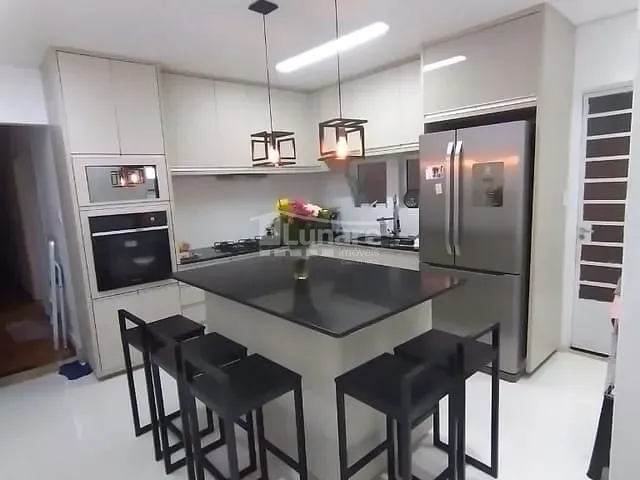 Casa com 196m² 3 quartos e 2 banheiros, à venda, no bairro Centro em Mogi das Cruzes