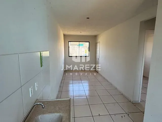 Casa 2 quartos e 1 banheiro, à venda, no bairro Conjunto Habitacional Solo Sagrado em Apucarana
