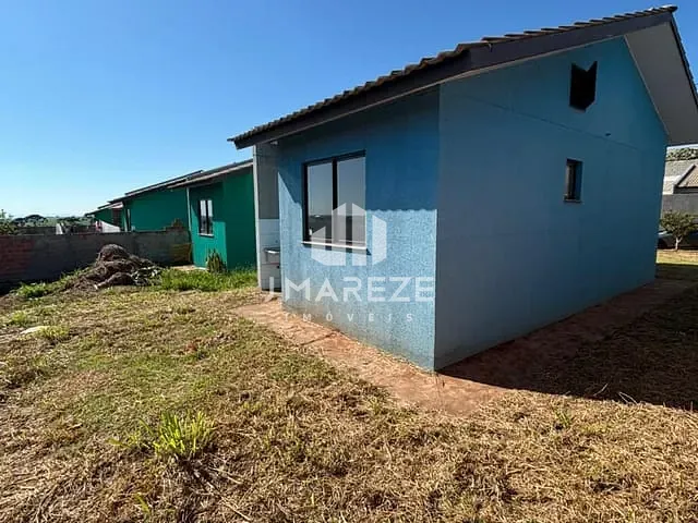 Casa 2 quartos e 1 banheiro, à venda, no bairro Conjunto Habitacional Solo Sagrado em Apucarana