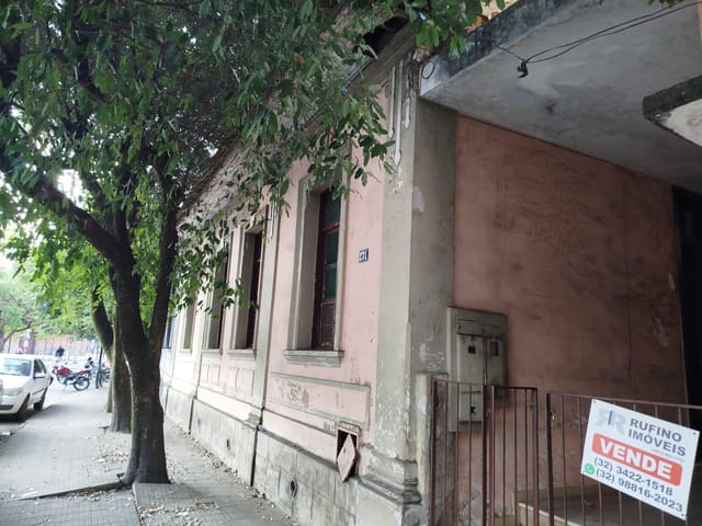 Casa 5 quartos e 1 banheiro, à venda, no bairro Centro em Cataguases