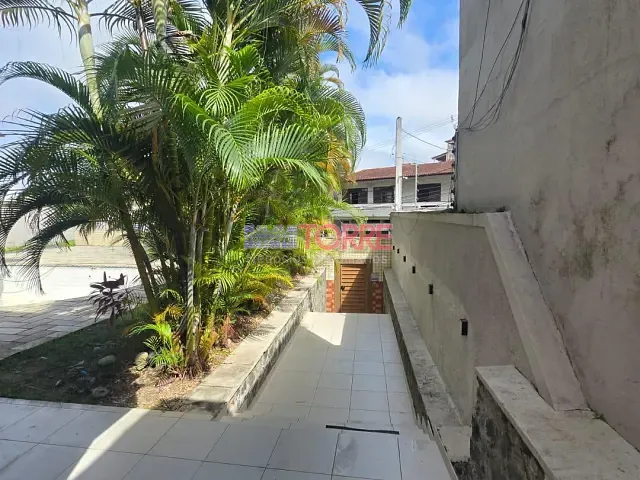 Casa 4 quartos e 5 banheiros, à venda ou para alugar, no bairro Góes Calmon em Itabuna
