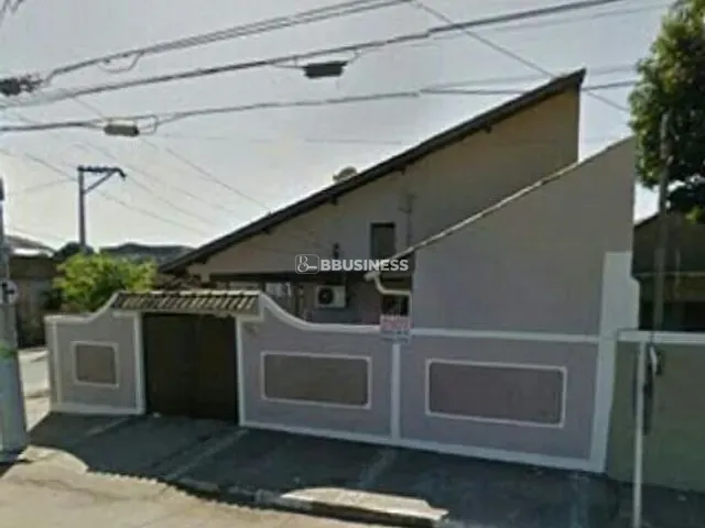 Casa com 240m² 3 quartos e 3 banheiros, à venda, no bairro Parque Vera Cruz em Campos dos Goytacazes