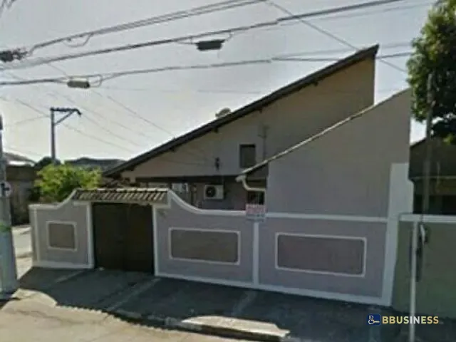 Casa com 240m² 3 quartos e 3 banheiros, à venda, no bairro Parque Vera Cruz em Campos dos Goytacazes