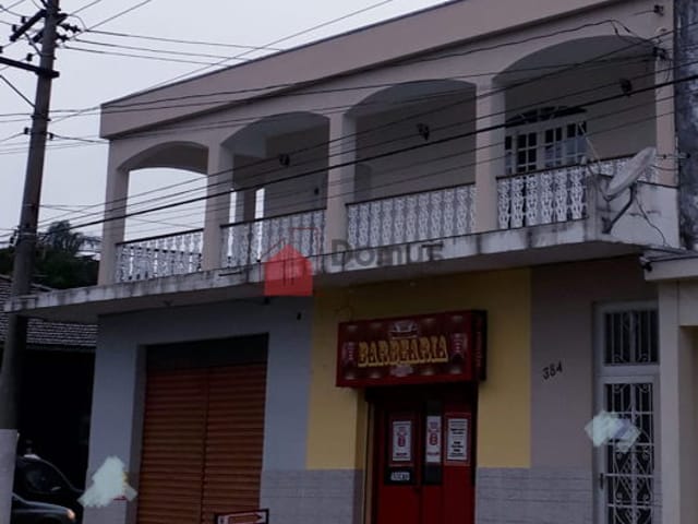 Casa com 400m² 4 quartos e 3 banheiros, à venda ou para alugar, no bairro Santana em Pindamonhangaba