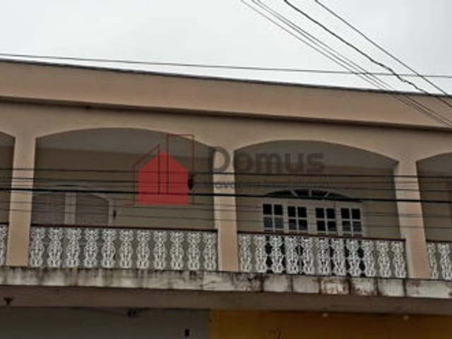Casa com 400m² 4 quartos e 3 banheiros, à venda ou para alugar, no bairro Santana em Pindamonhangaba