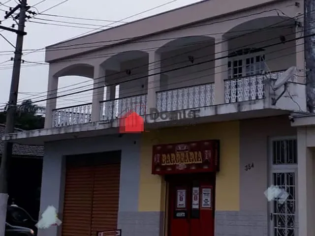 Casa com 400m² 4 quartos e 3 banheiros, à venda ou para alugar, no bairro Santana em Pindamonhangaba