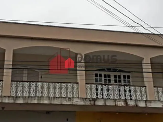 Casa com 400m² 4 quartos e 3 banheiros, à venda ou para alugar, no bairro Santana em Pindamonhangaba