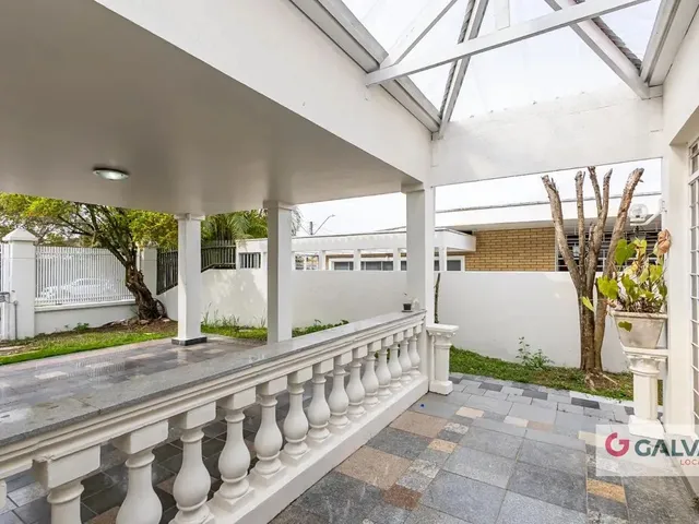Casa 4 quartos e 2 banheiros, para alugar, no bairro Jardim Social em Curitiba