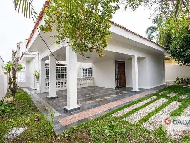 Casa 4 quartos e 2 banheiros, para alugar, no bairro Jardim Social em Curitiba