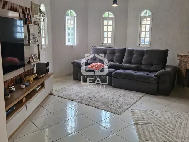 Casa com 400m² 4 quartos e 2 banheiros, à venda, no bairro Refúgio da Serra em Itapecerica da Serra