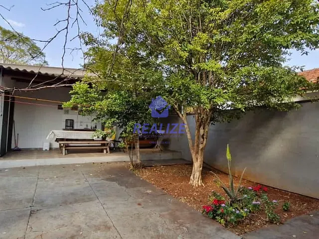 Casa com 250m² 3 quartos e 1 banheiro, à venda, no bairro Vila Casa Branca em Botucatu