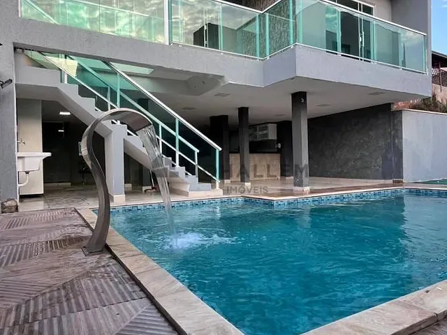 Casa 3 quartos e 2 banheiros, à venda, no bairro Centro em Piranguinho