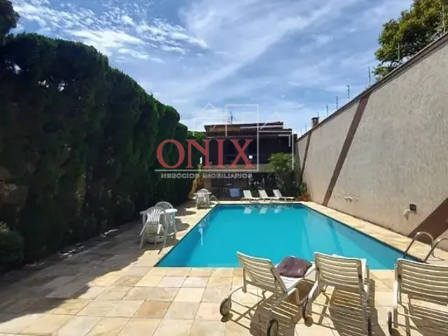 Casa com 600m² 4 quartos e 1 banheiro, à venda, no bairro Vila Oliveira em Mogi das Cruzes