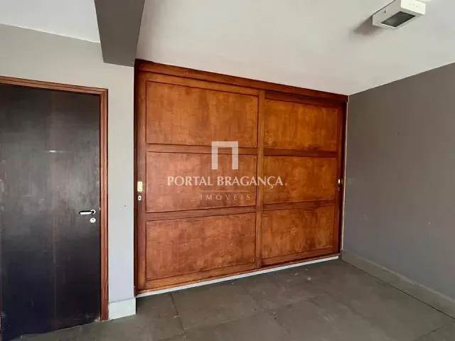 Casa com 360m² 4 quartos e 5 banheiros, para alugar, no bairro Condomínio Residencial Euroville em Bragança Paulista