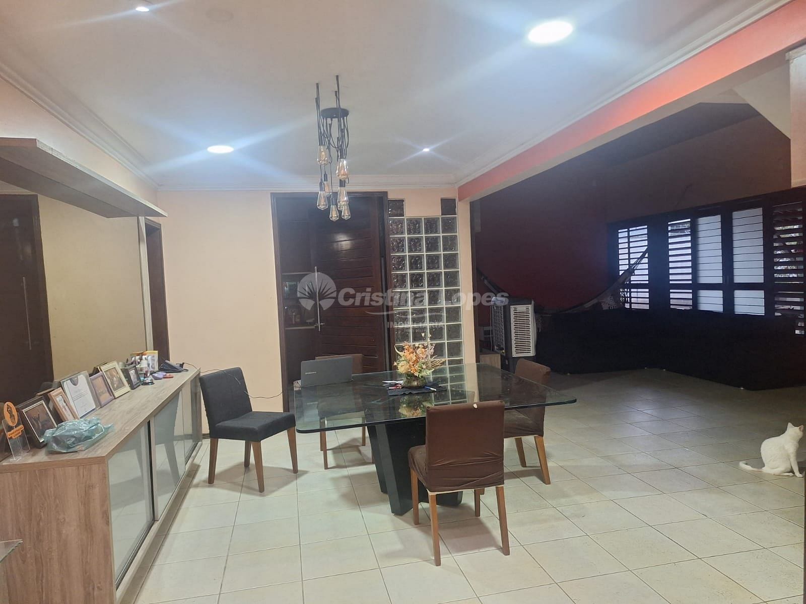 Casa, 4 quartos, 324 m² - Foto 2