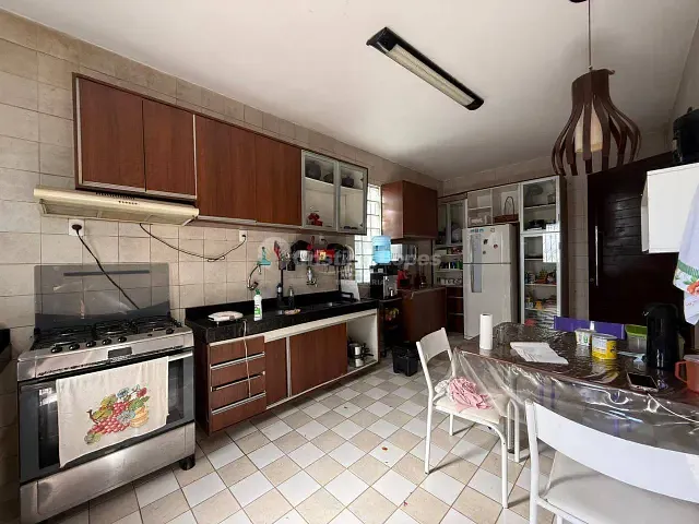 Casa com 720m² 4 quartos e 5 banheiros, à venda, no bairro Uruguai em Teresina