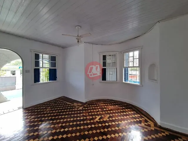 Casa com 526m², para alugar, no bairro Partenon em Porto Alegre