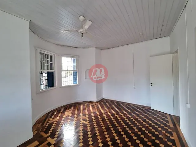 Casa com 526m², para alugar, no bairro Partenon em Porto Alegre