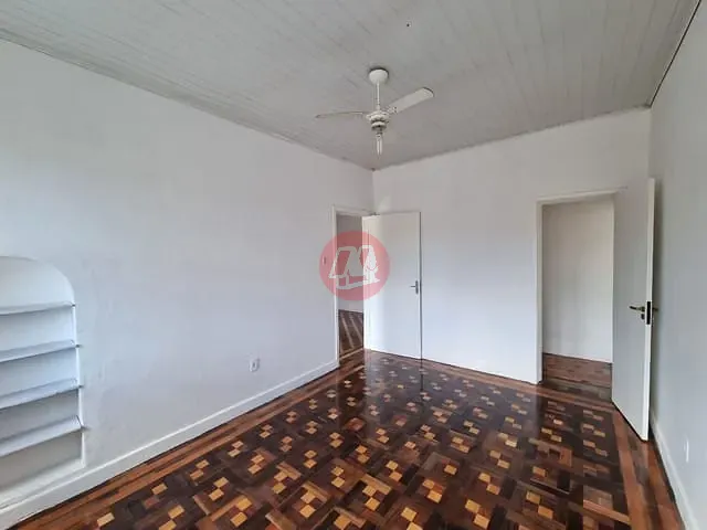 Casa com 526m², para alugar, no bairro Partenon em Porto Alegre