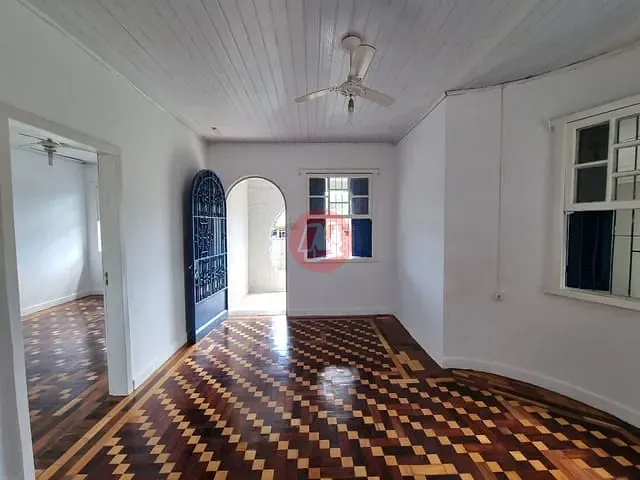 Casa com 526m², para alugar, no bairro Partenon em Porto Alegre