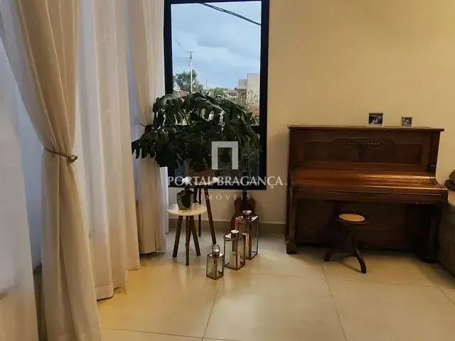Casa com 328m² 3 quartos e 4 banheiros, à venda, no bairro Condomínio Residencial e Comercial Fazenda Santa Petronilla em Bragança Paulista