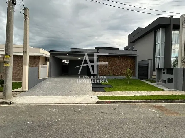 Casa com 300m² 3 quartos e 2 banheiros, à venda, no bairro Condomínio Ouro Ville em Taubaté