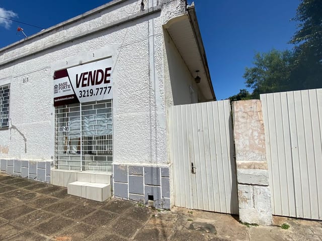 Casa com 250m² 4 quartos e 5 banheiros, à venda, no bairro Uvaranas em Ponta Grossa